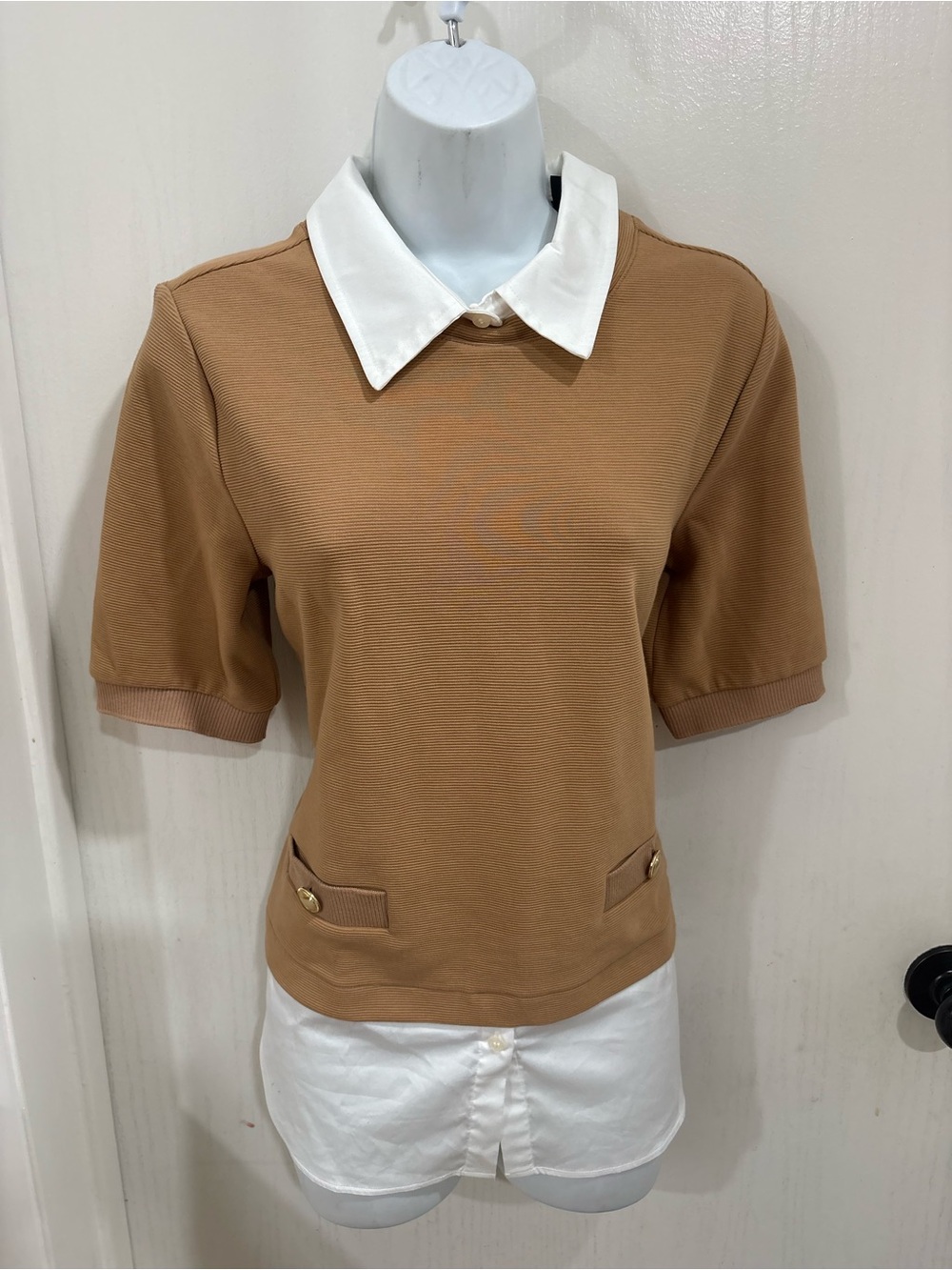 Classic quiet luxury minimalist Camel Short-Sleeve Top with White Collar